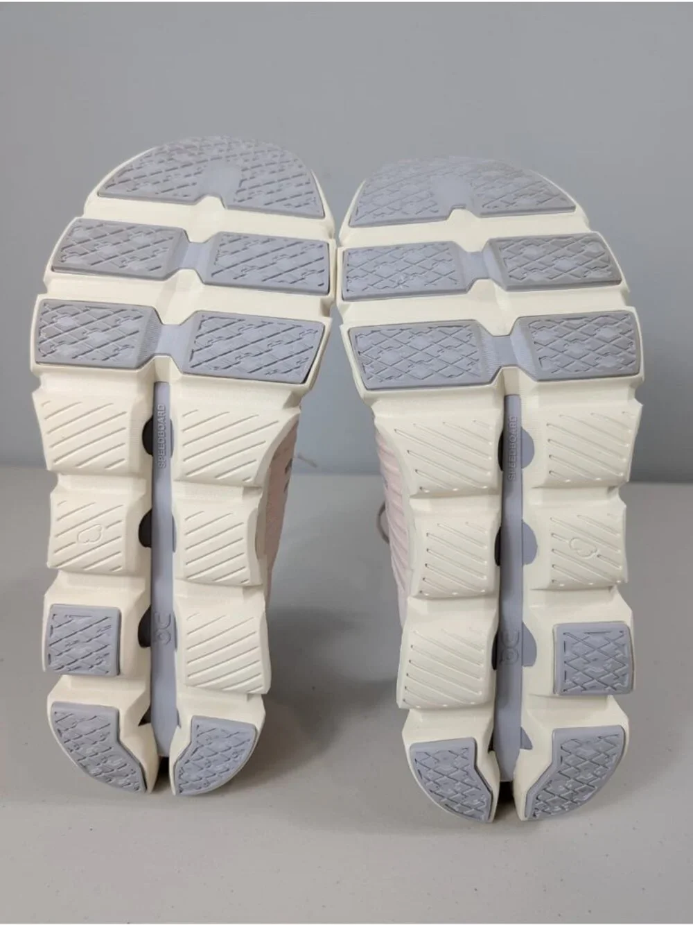 On Cloud swift shoes in ivory/pink color sneakers women's size 11
